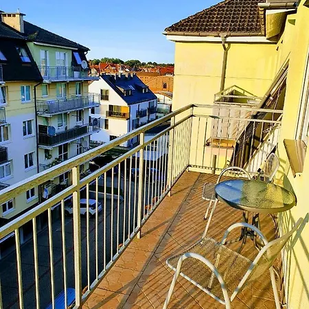 Wakacyjny Ines -ustka-na Wydmie,samodzielne Zameldowanie,garaz Do Dyspozycji Gosci *