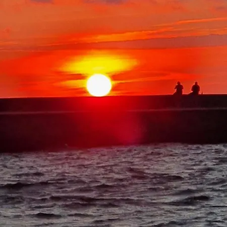 Wakacyjny Ines -ustka-na Wydmie,samodzielne Zameldowanie,garaz Do Dyspozycji Gosci 乌斯特卡