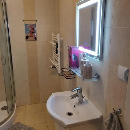 Wakacyjny Ines -ustka-na Wydmie,samodzielne Zameldowanie,garaz Do Dyspozycji Gosci *