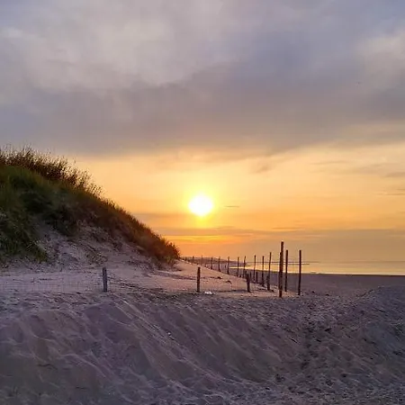 Wakacyjny Ines -ustka-na Wydmie,samodzielne Zameldowanie,garaz Do Dyspozycji Gosci 乌斯特卡